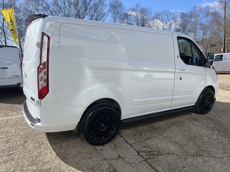 Ford Transit Custom 300 Limited Sport Pack - U732