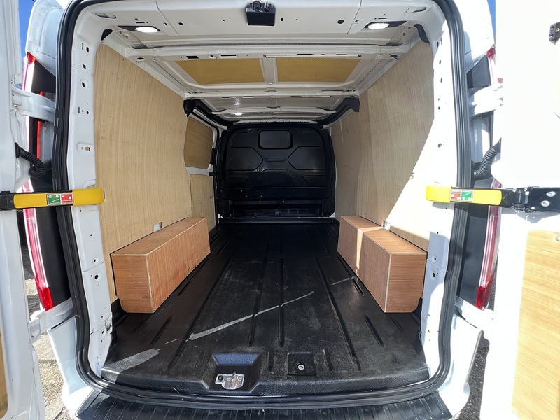 Ford Transit Custom 300 Limited Sport Pack - U732