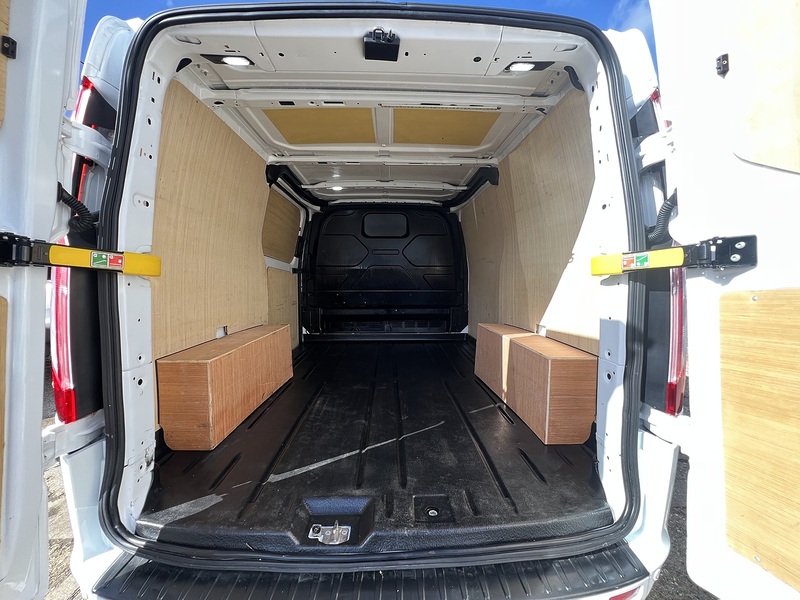 Ford Transit Custom 300 Limited Sport Pack - U732