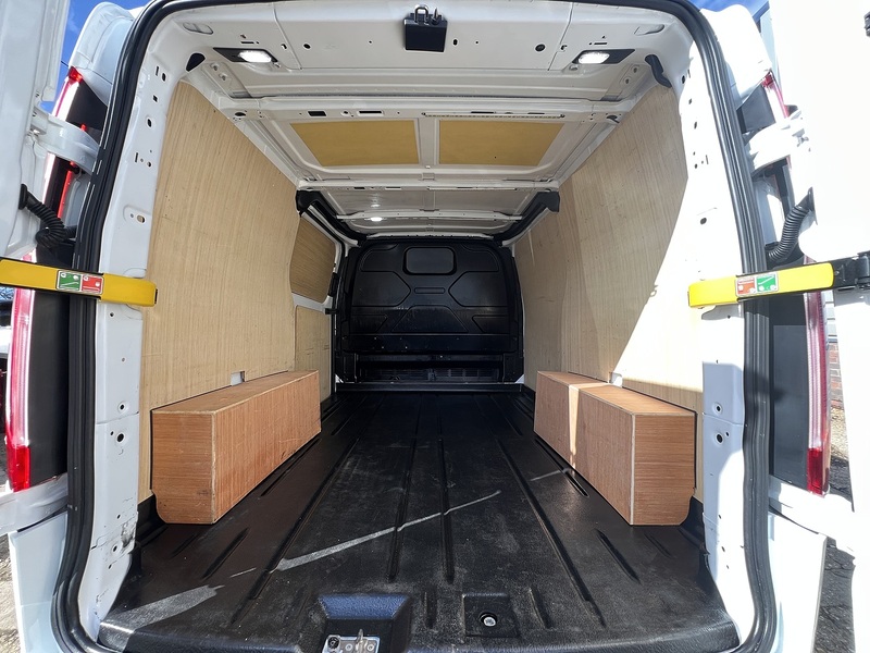 Ford Transit Custom 300 Limited Sport Pack - U732