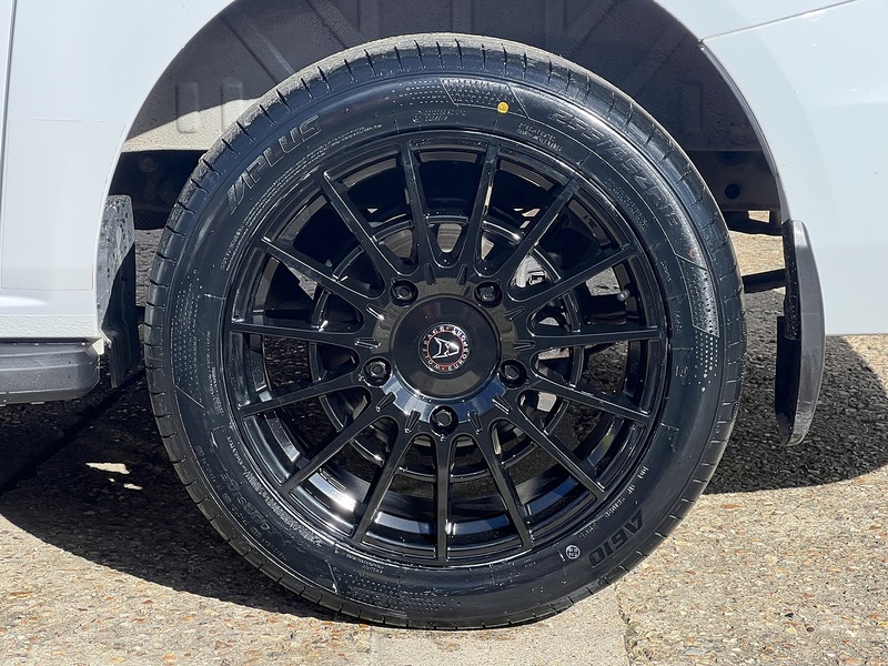 Ford Transit Custom 300 Limited Sport Pack - U732