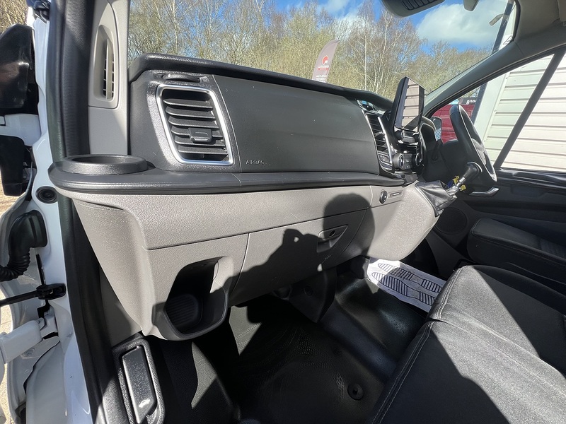 Ford Transit Custom 300 Limited Sport Pack - U732