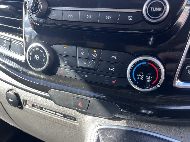 Ford Transit Custom 300 Limited Sport Pack - U732