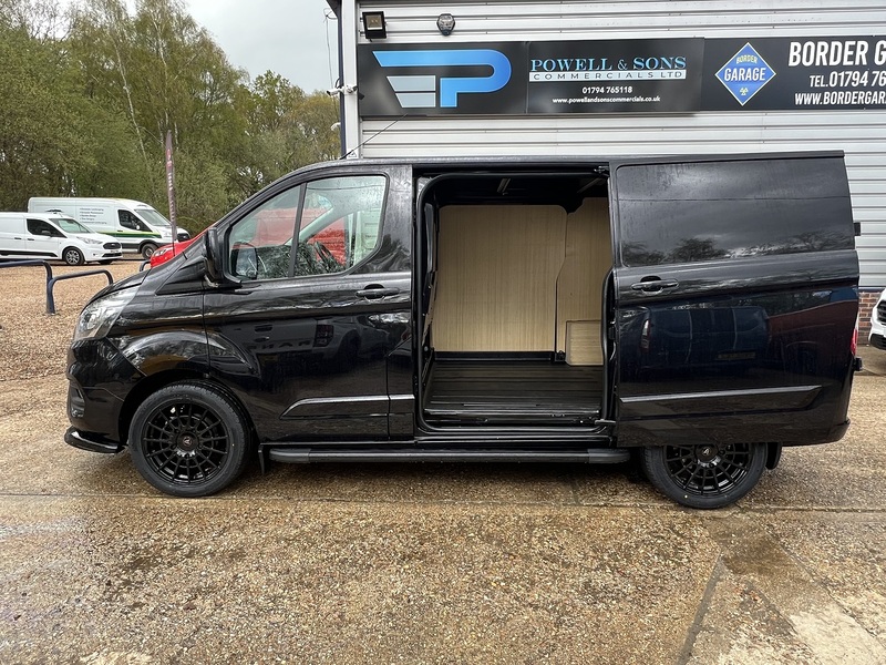 Ford Transit Custom 300 Limited Sport Pack - U758