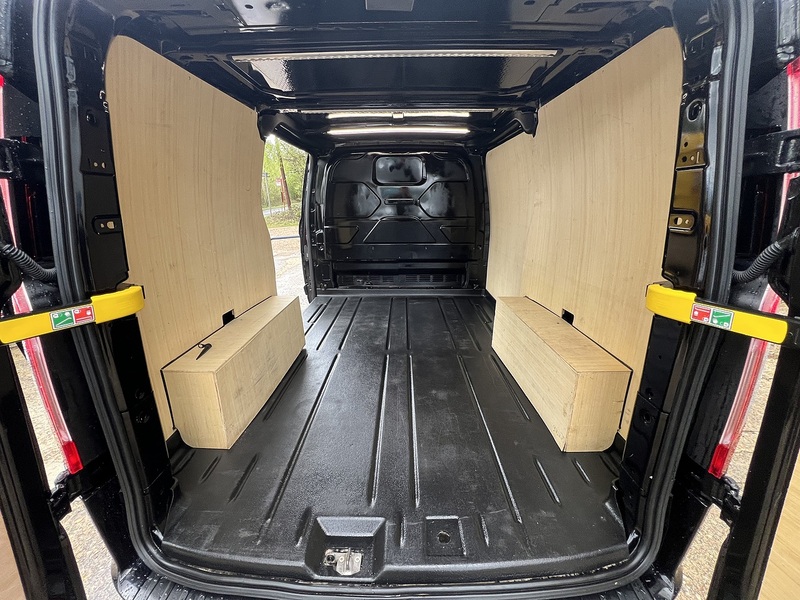 Ford Transit Custom 300 Limited Sport Pack - U758