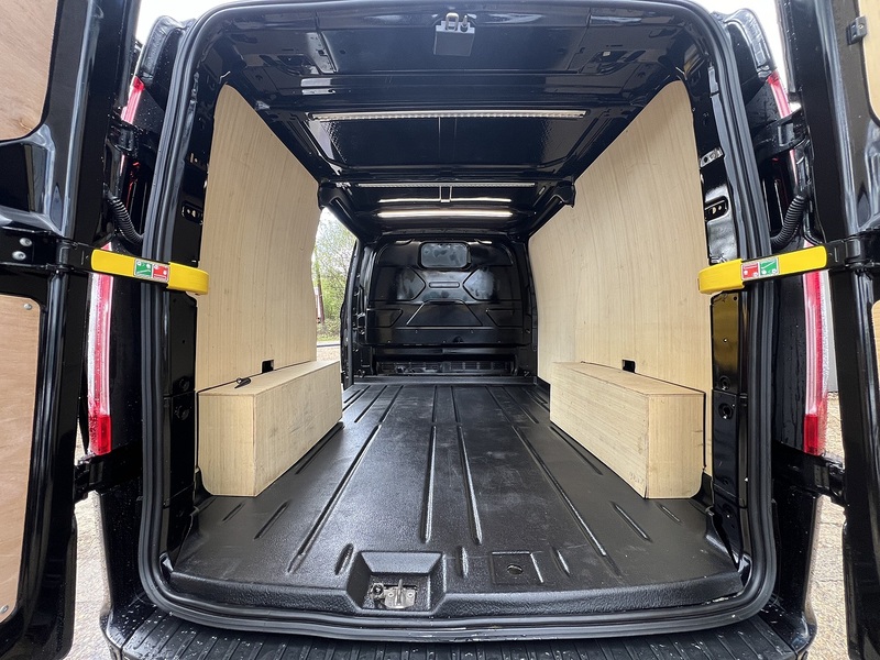 Ford Transit Custom 300 Limited Sport Pack - U758