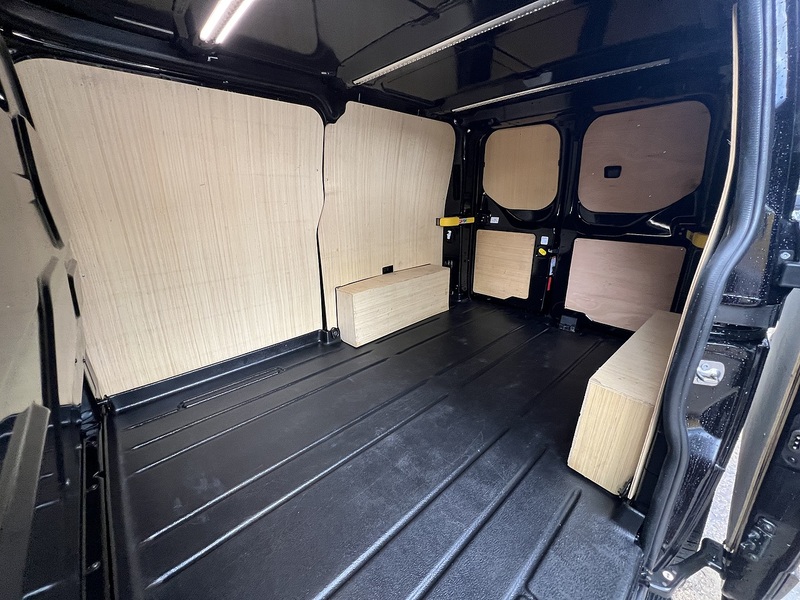 Ford Transit Custom 300 Limited Sport Pack - U758