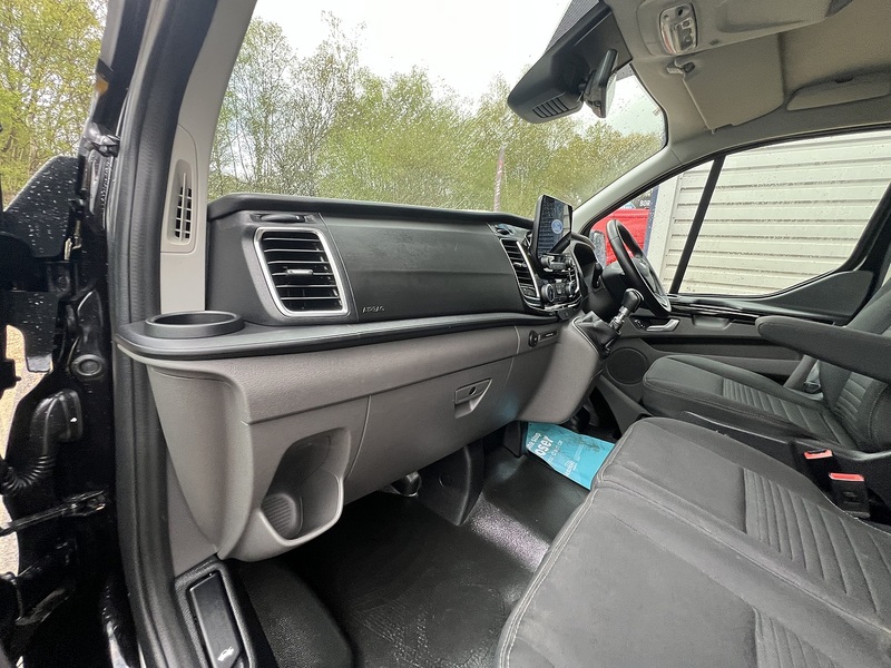 Ford Transit Custom 300 Limited Sport Pack - U758