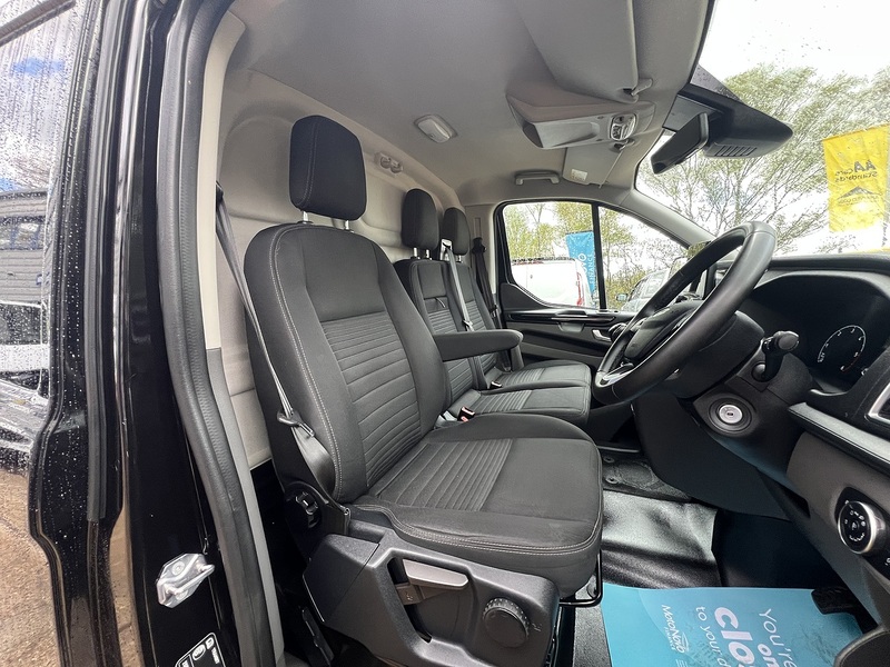 Ford Transit Custom 300 Limited Sport Pack - U758