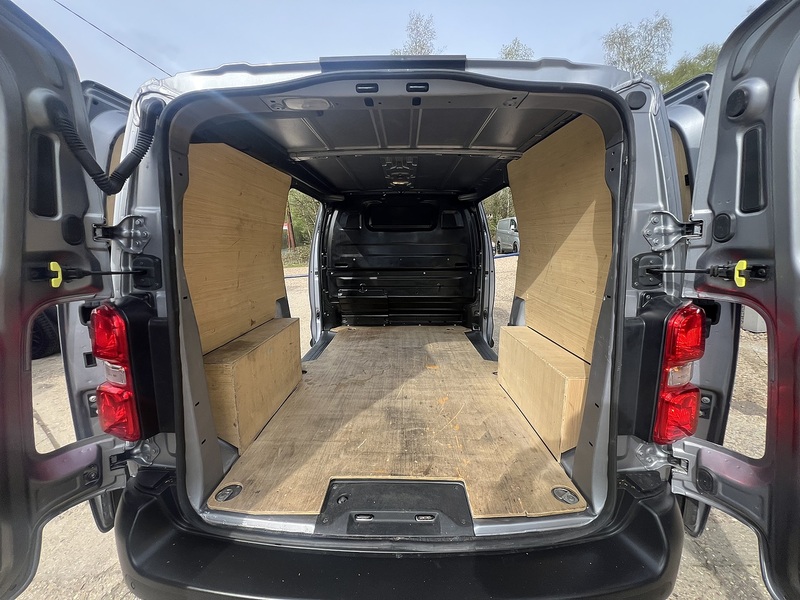 Peugeot Expert BlueHDi 1000 Professional Premium + - U759