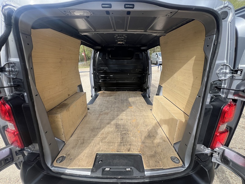 Peugeot Expert BlueHDi 1000 Professional Premium + - U759