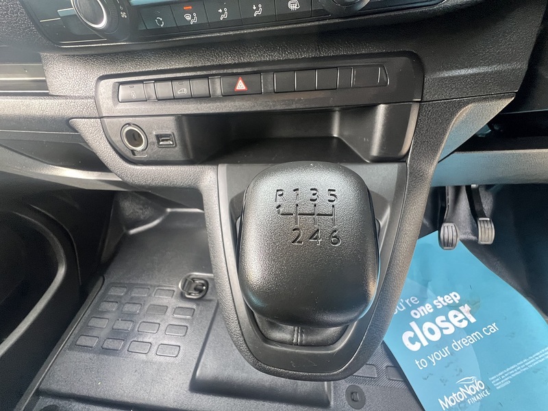 Peugeot Expert BlueHDi 1000 Professional Premium + - U759
