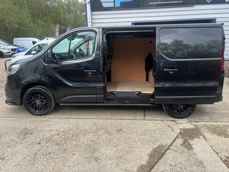 Renault Trafic dCi Blue SL28 Sport Pack Fitted - U760