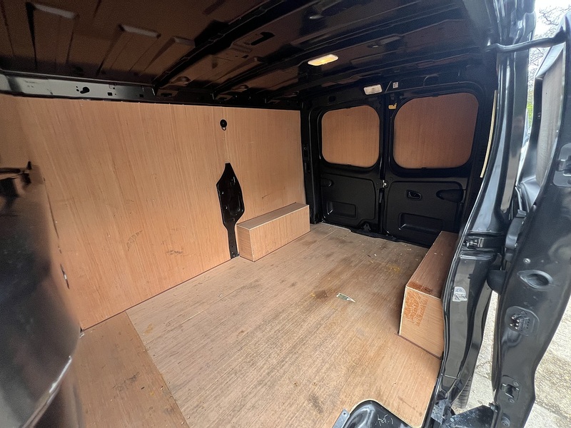 Renault Trafic dCi Blue SL28 Sport Pack Fitted - U760