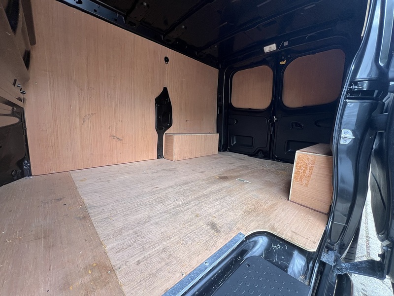 Renault Trafic dCi Blue SL28 Sport Pack Fitted - U760
