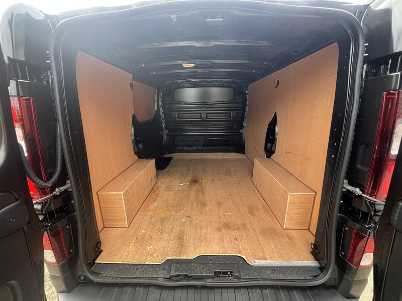 Renault Trafic dCi Blue SL28 Sport Pack Fitted - U760
