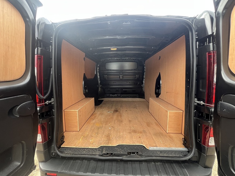 Renault Trafic dCi Blue SL28 Sport Pack Fitted - U760