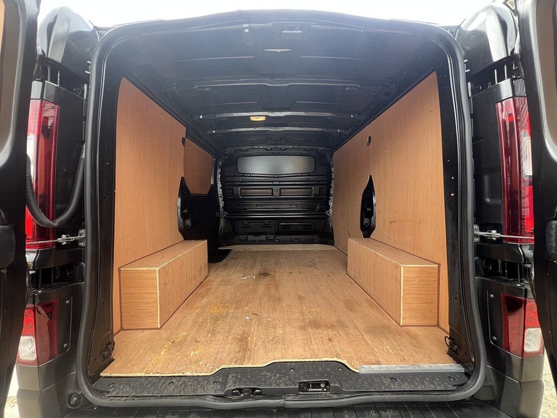 Renault Trafic dCi Blue SL28 Sport Pack Fitted - U760