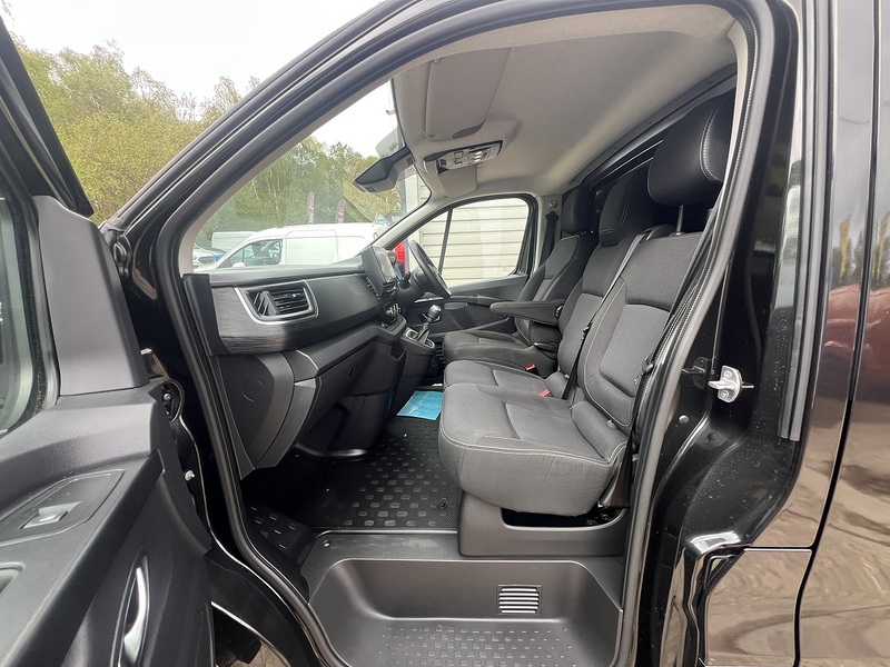 Renault Trafic dCi Blue SL28 Sport Pack Fitted - U760