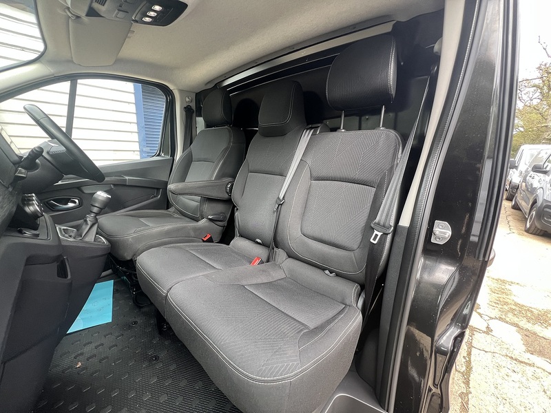 Renault Trafic dCi Blue SL28 Sport Pack Fitted - U760
