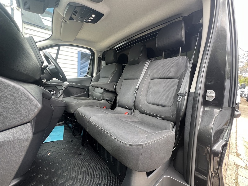 Renault Trafic dCi Blue SL28 Sport Pack Fitted - U760