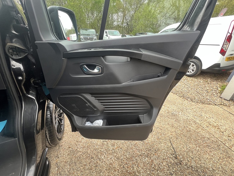 Renault Trafic dCi Blue SL28 Sport Pack Fitted - U760