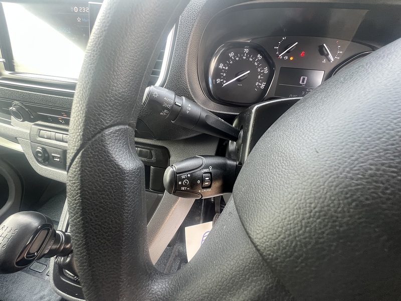 Peugeot Expert BlueHDi 1000 Professional Premium - U762