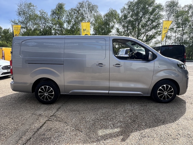 Vauxhall Vivaro Turbo D 2900 Sportive - U774
