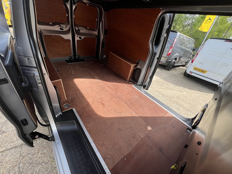Vauxhall Vivaro Turbo D 2900 Sportive - U774