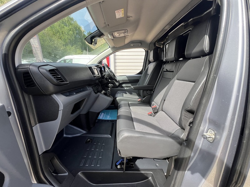 Vauxhall Vivaro Turbo D 2900 Sportive - U774