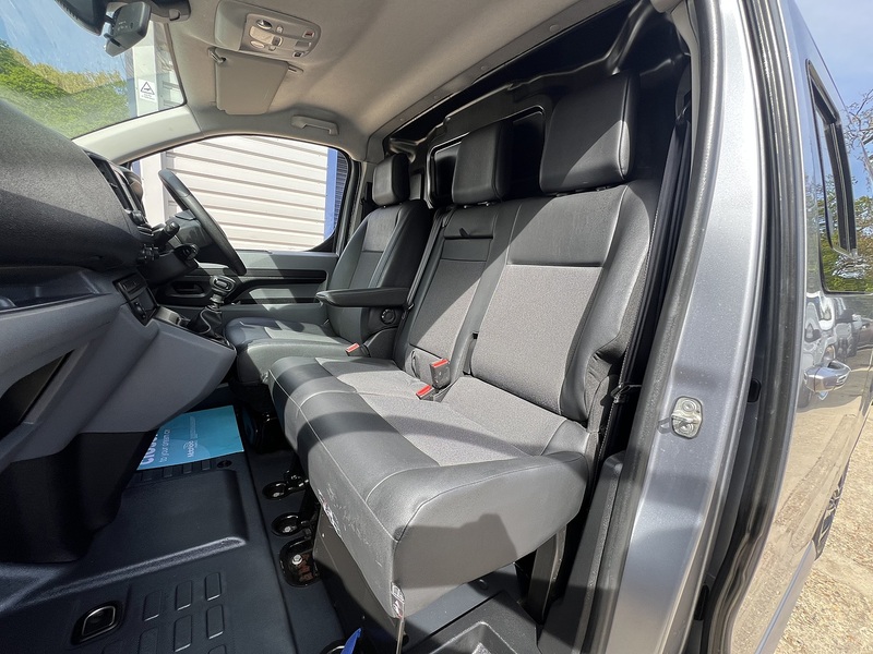 Vauxhall Vivaro Turbo D 2900 Sportive - U774
