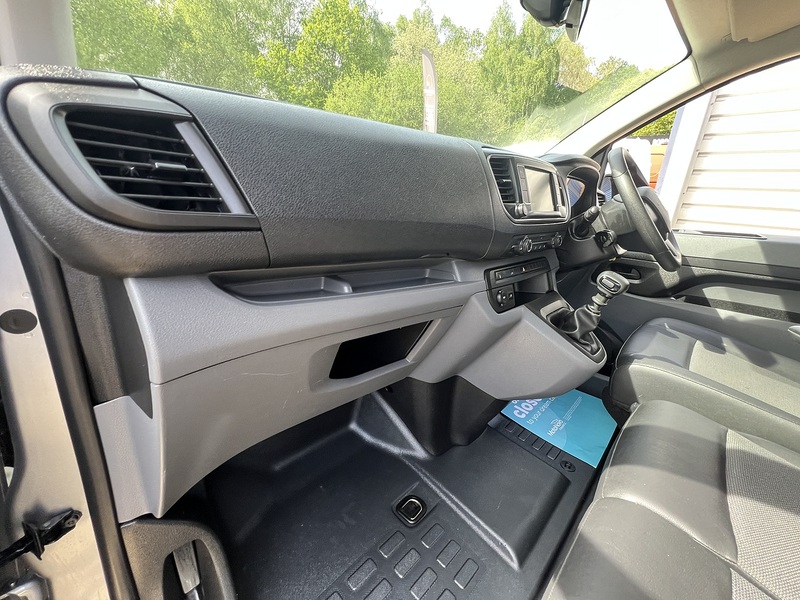 Vauxhall Vivaro Turbo D 2900 Sportive - U774
