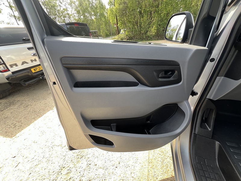 Vauxhall Vivaro Turbo D 2900 Sportive - U774