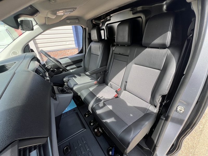 Vauxhall Vivaro Turbo D 2900 Sportive - U774