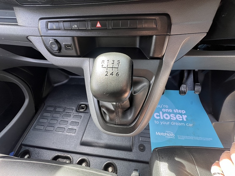 Vauxhall Vivaro Turbo D 2900 Sportive - U774
