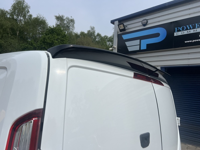 Ford Transit Custom 300 Limited Sport Pack - U784