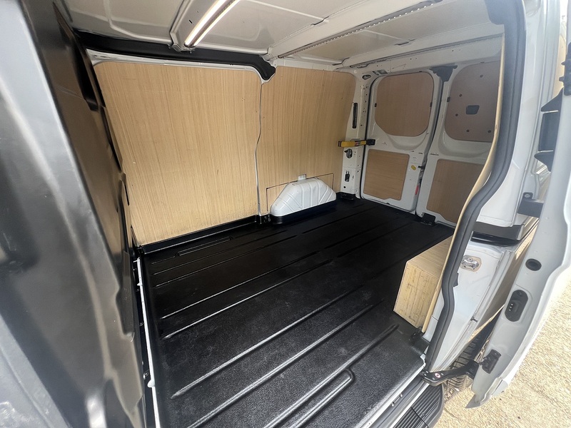 Ford Transit Custom 300 Limited Sport Pack - U784