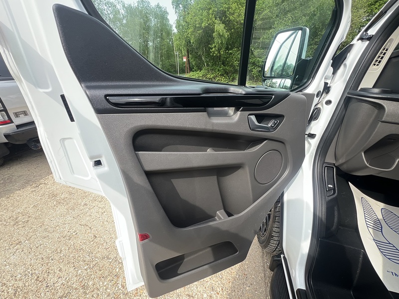 Ford Transit Custom 300 Limited Sport Pack - U784