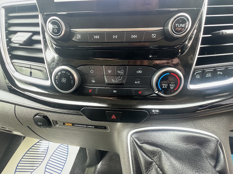 Ford Transit Custom 300 Limited Sport Pack - U784