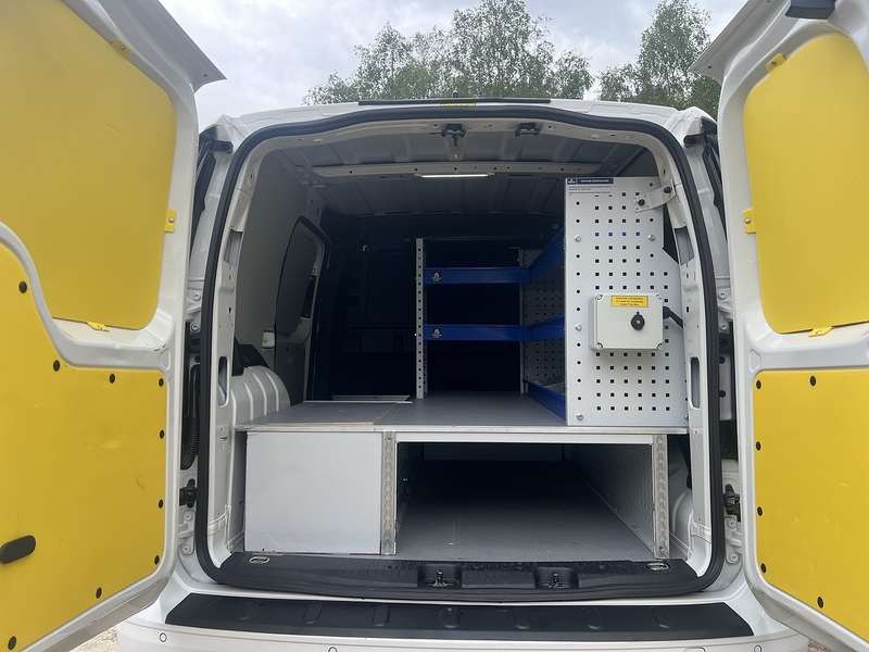 Volkswagen Caddy TDI C20 Commerce Pro Sportline - U786