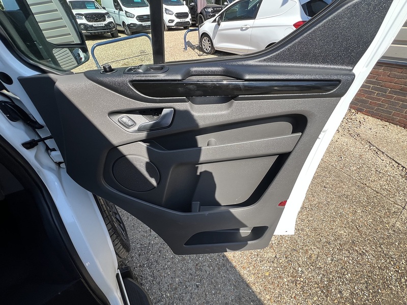 Ford Transit Custom 320 Limited Sport Pack - U817