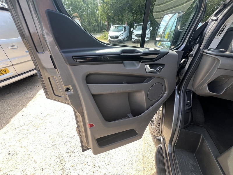 Ford Transit Custom 320 Limited Sport Pack - U818