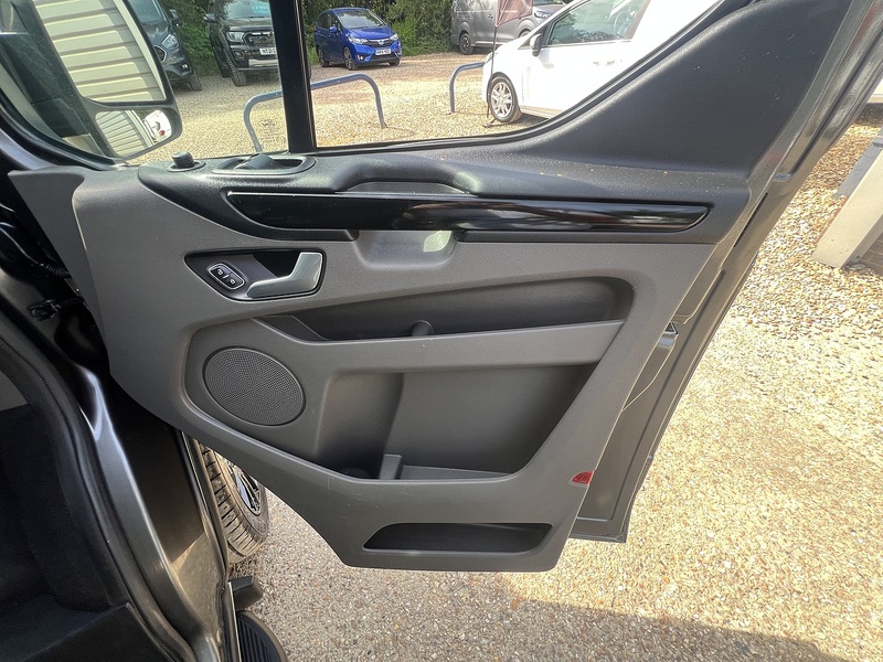Ford Transit Custom 320 Limited Sport Pack - U818