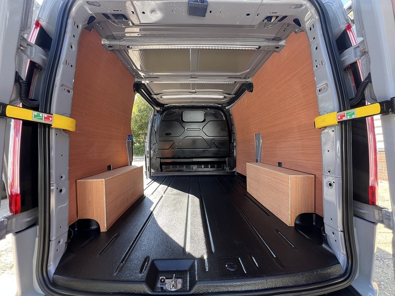 Ford Transit Custom 340 Limited Sport Pack - U823