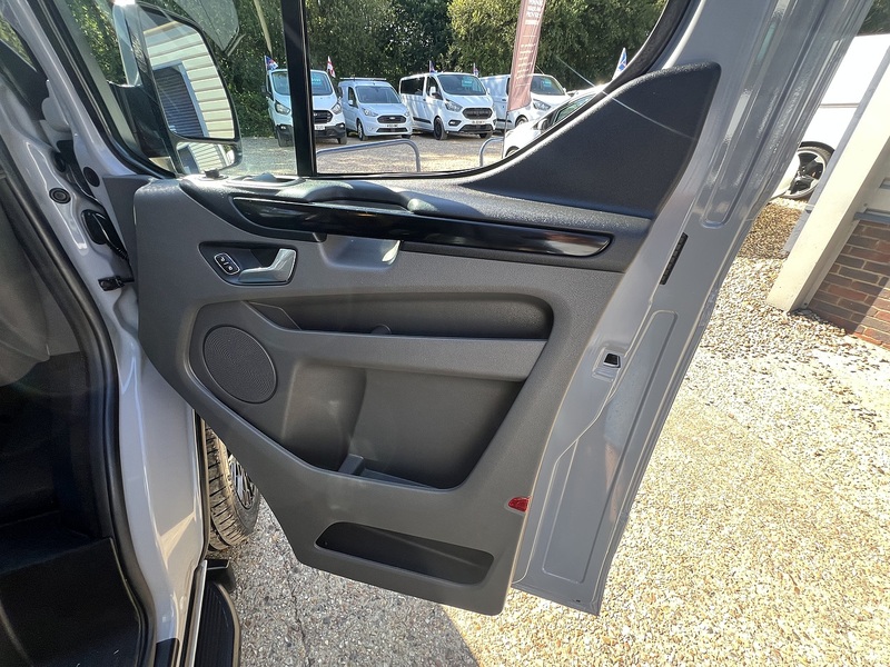 Ford Transit Custom 340 Limited Sport Pack - U823