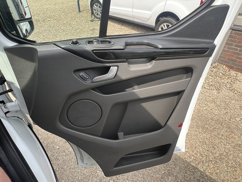 Ford Transit Custom 300 EcoBlue Limited - U831