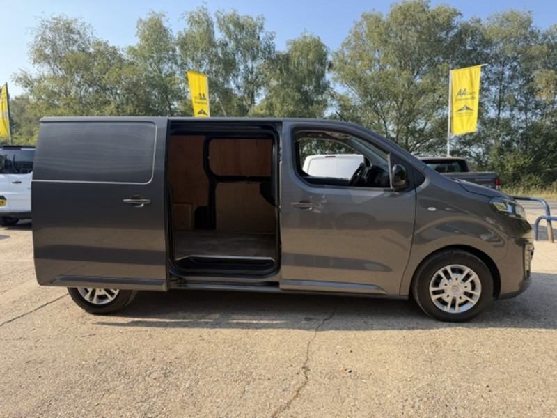 Vauxhall Vivaro Turbo D 2700 Sportive - U832