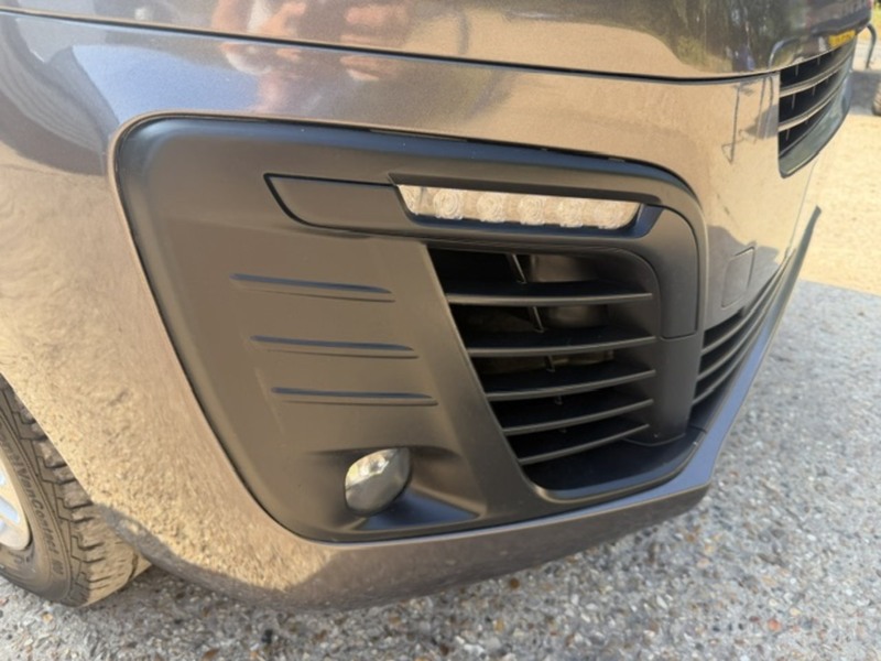 Vauxhall Vivaro Turbo D 2700 Sportive - U832