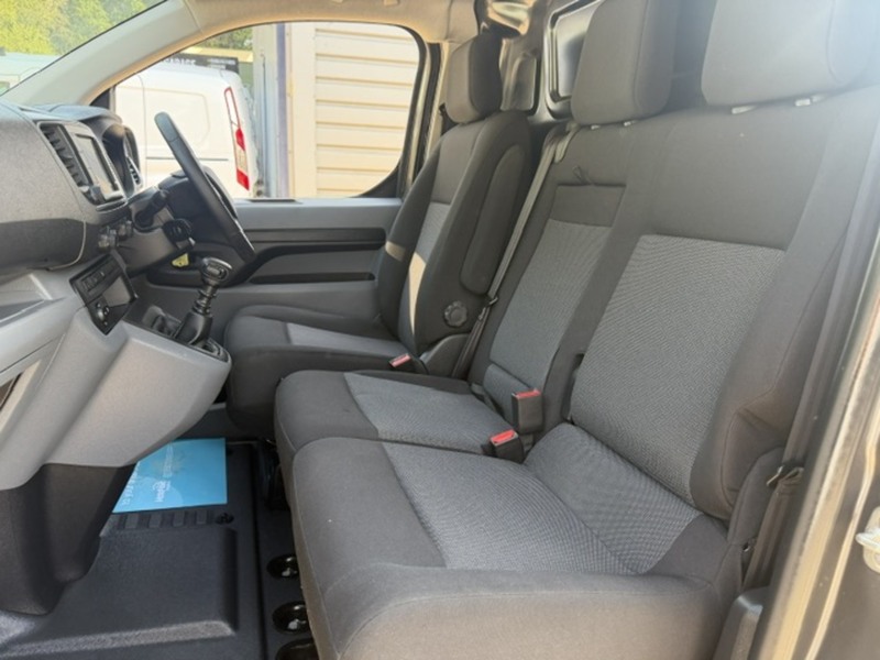 Vauxhall Vivaro Turbo D 2700 Sportive - U832