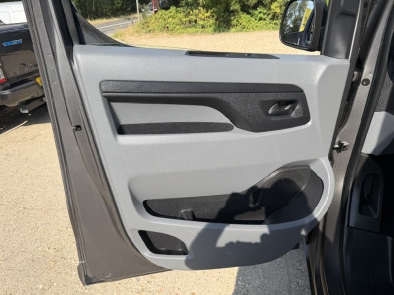 Vauxhall Vivaro Turbo D 2700 Sportive - U832
